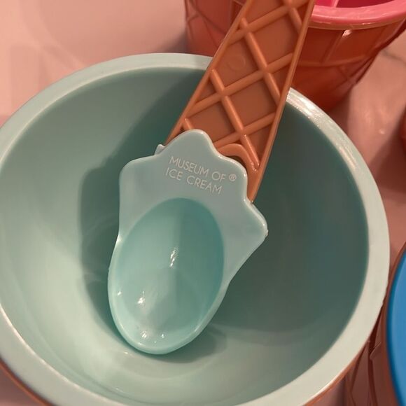 Museum of Ice Cream Bowl and Spoon Set (4) - Picture 4 of 4